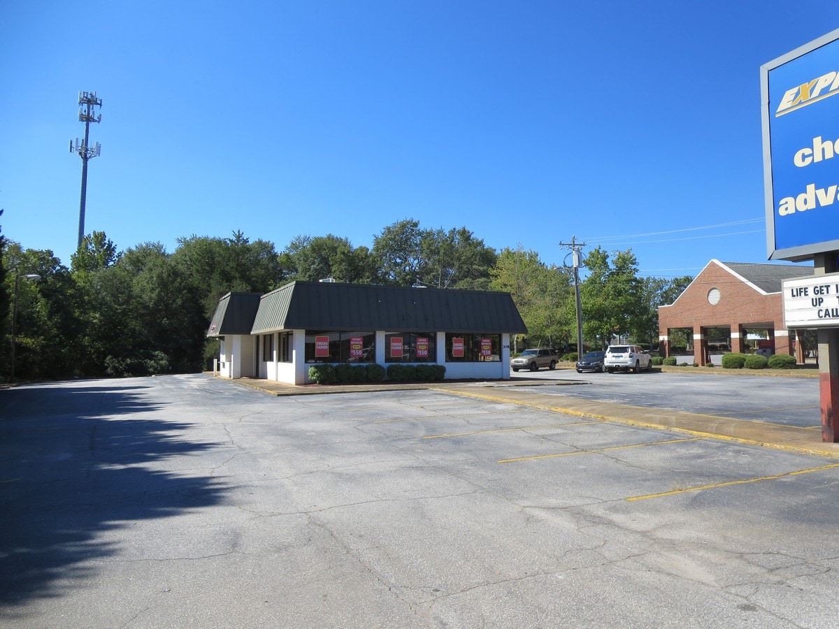 3041 White Horse Rd, Greenville, SC 29611