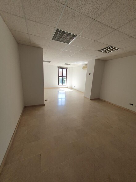 Office in SEVILLA for lease - Building Photo - Image 2 of 3