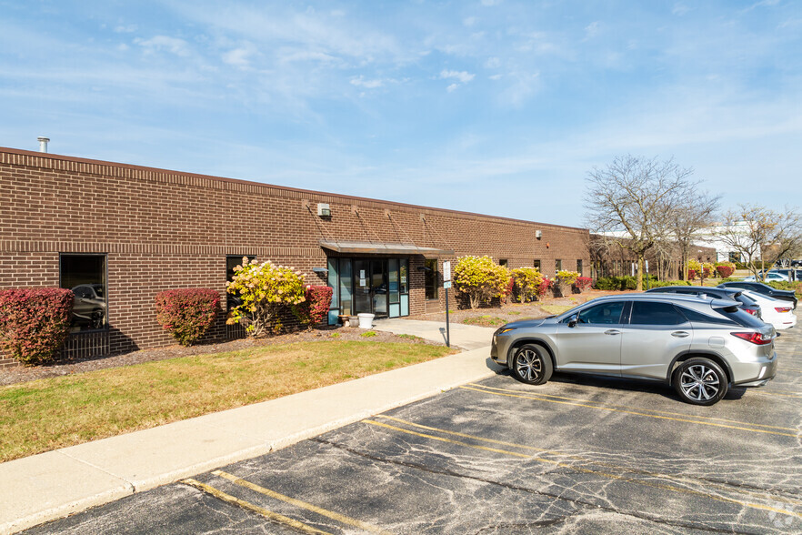 455 Kehoe Blvd, Carol Stream, IL for lease - Building Photo - Image 1 of 7