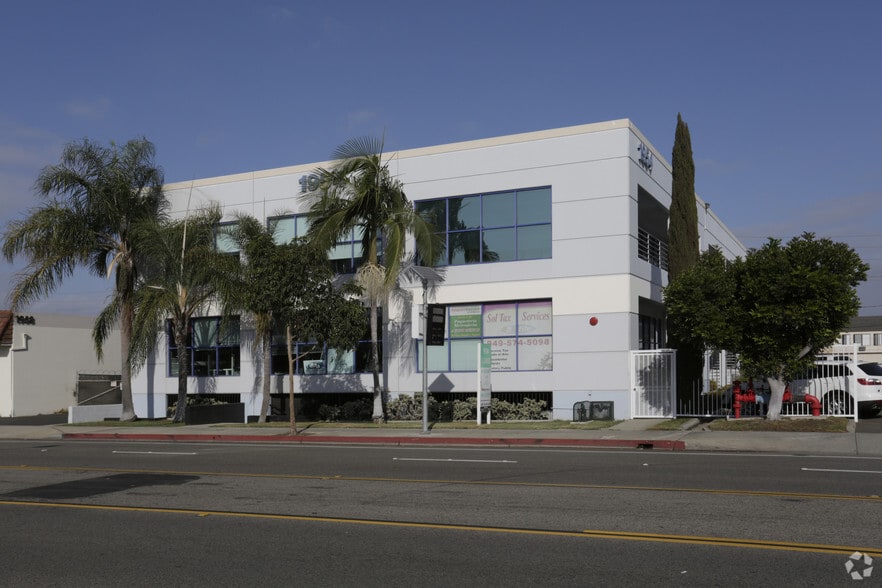 1954 Placentia Ave, Costa Mesa, CA for lease - Building Photo - Image 1 of 6
