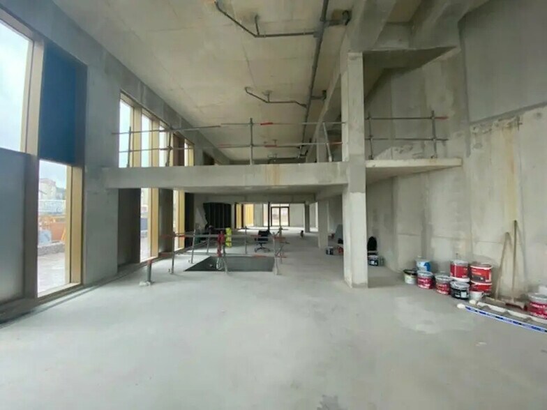 Retail in Reims for lease - Building Photo - Image 3 of 4