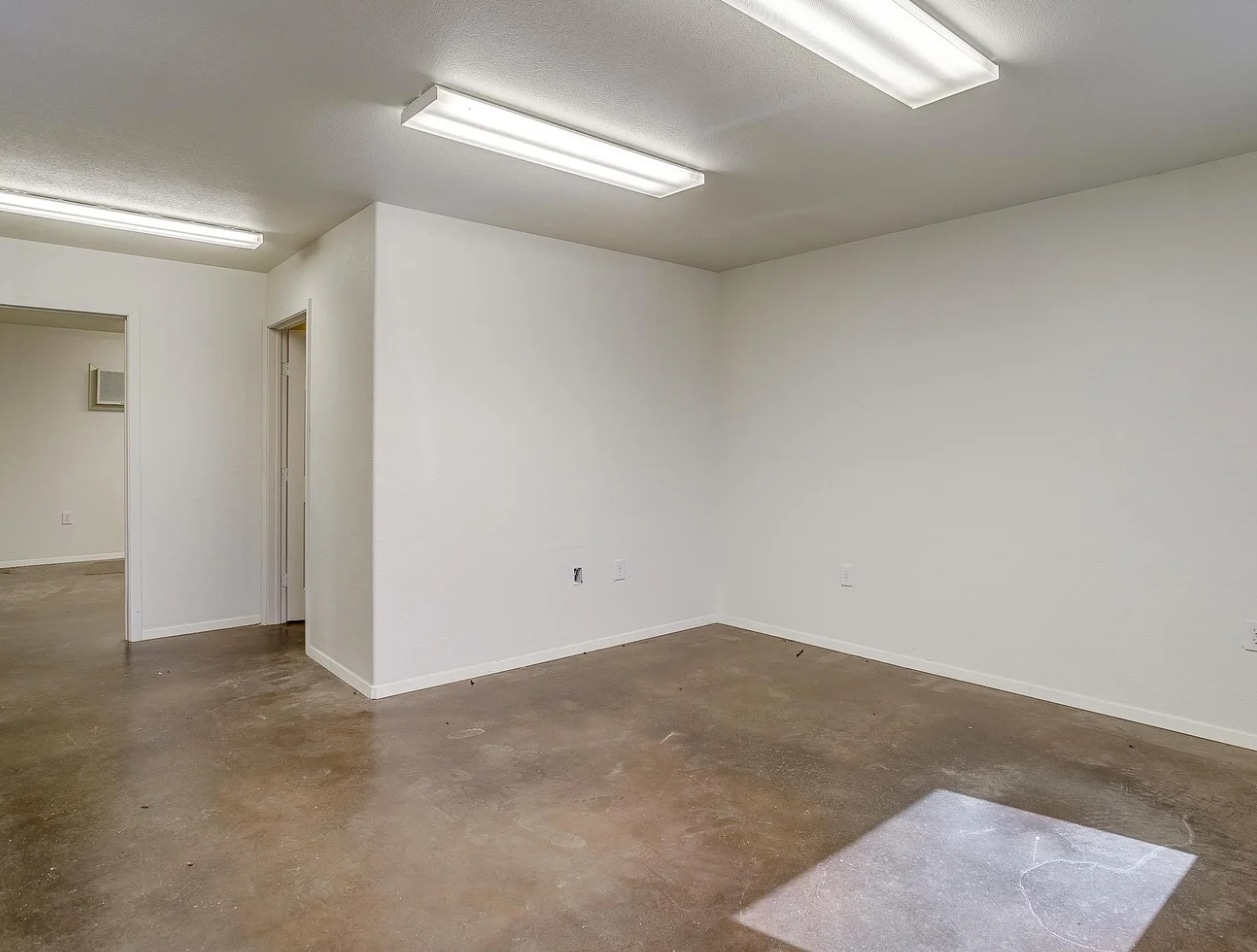 9115 East Highway 67, Alvarado, TX for lease Interior Photo- Image 1 of 3