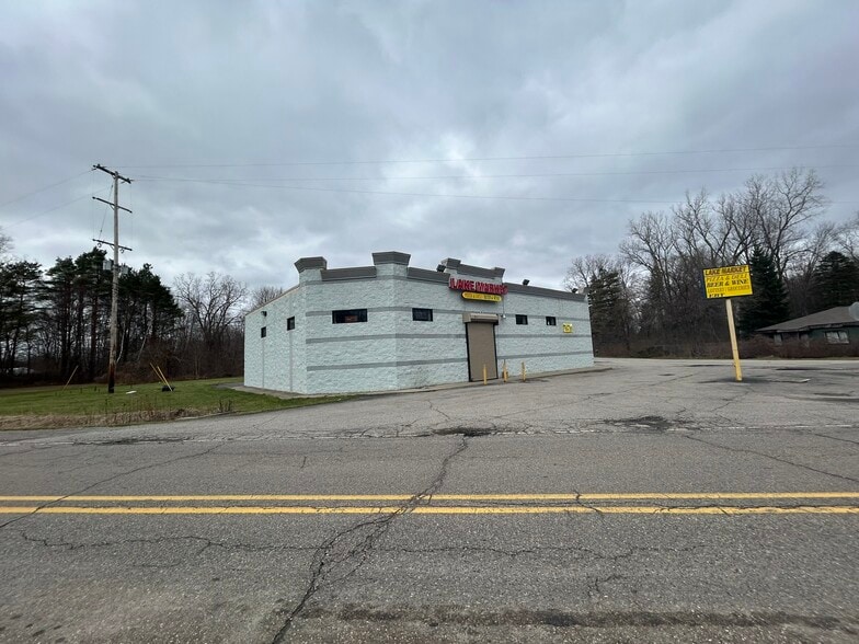 1372 Lake Rd, Clio, MI for sale - Primary Photo - Image 3 of 11