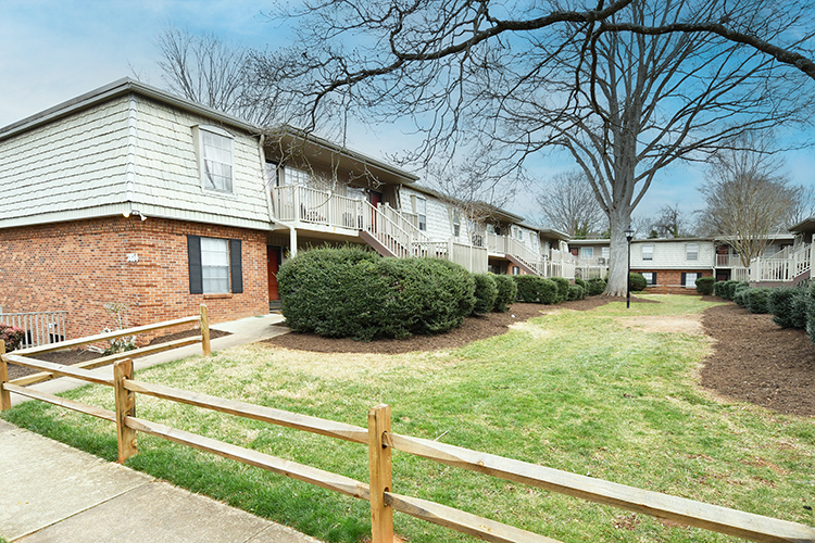 3812 Country Club Rd, Winston-Salem, NC for sale Primary Photo- Image 1 of 11