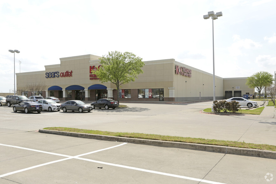 1418 N Town East Blvd, Mesquite, TX for lease - Primary Photo - Image 1 of 2