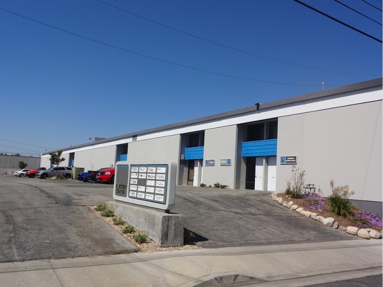 26943-26951 Ruether Ave, Santa Clarita, CA for lease - Building Photo - Image 1 of 2