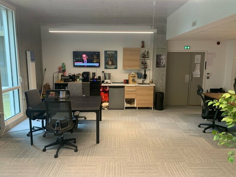4 Rue René Rouchy, Angers for lease - Interior Photo - Image 2 of 4