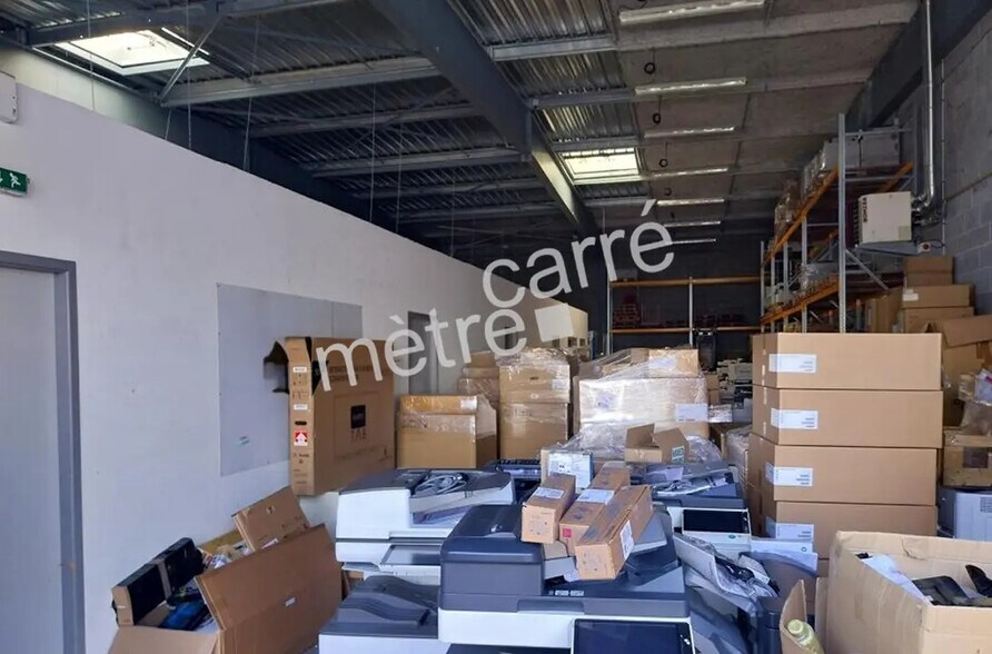 Flex in Nantes for lease - Building Photo - Image 1 of 4