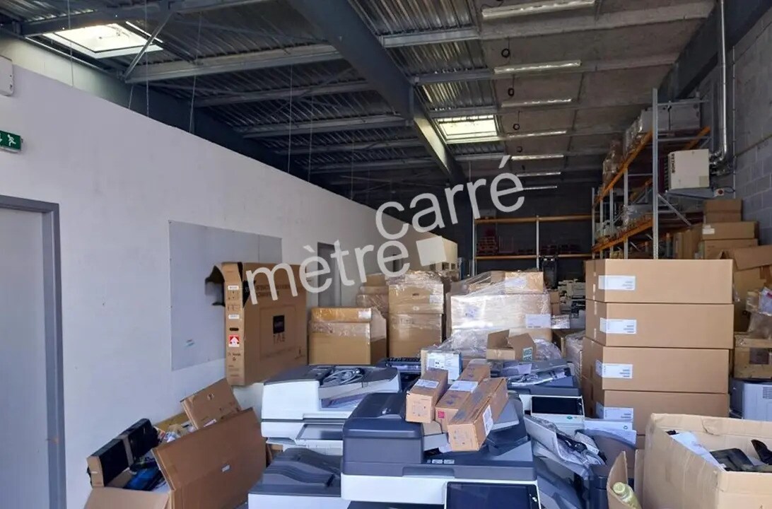 Flex in Nantes for lease Building Photo- Image 1 of 5