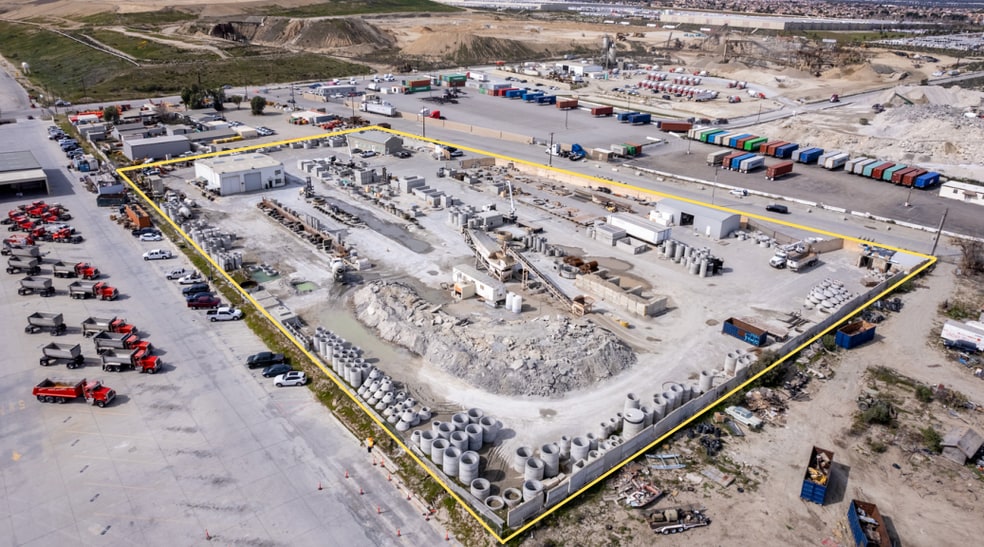 2239 Stonehurst Dr, Rialto, CA for sale - Primary Photo - Image 1 of 2