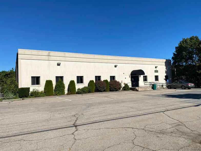 69 Elm St, Foxboro, MA 02035