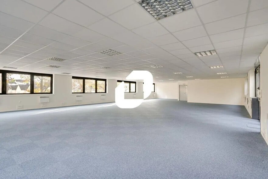Office in Lognes for lease - Interior Photo - Image 2 of 10