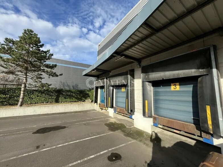 Flex in Lisses for lease - Construction Photo - Image 3 of 12