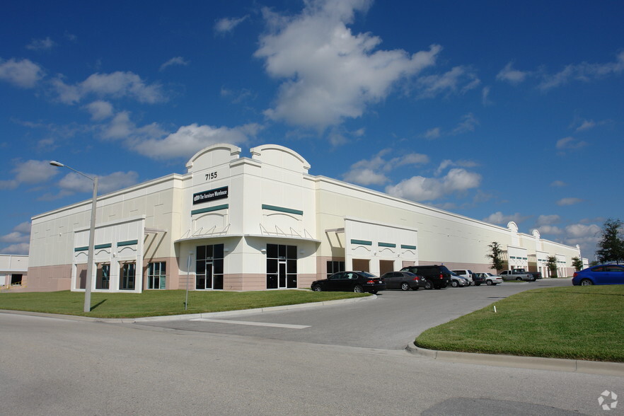 7155 16th St E, Sarasota, FL for lease - Primary Photo - Image 1 of 4