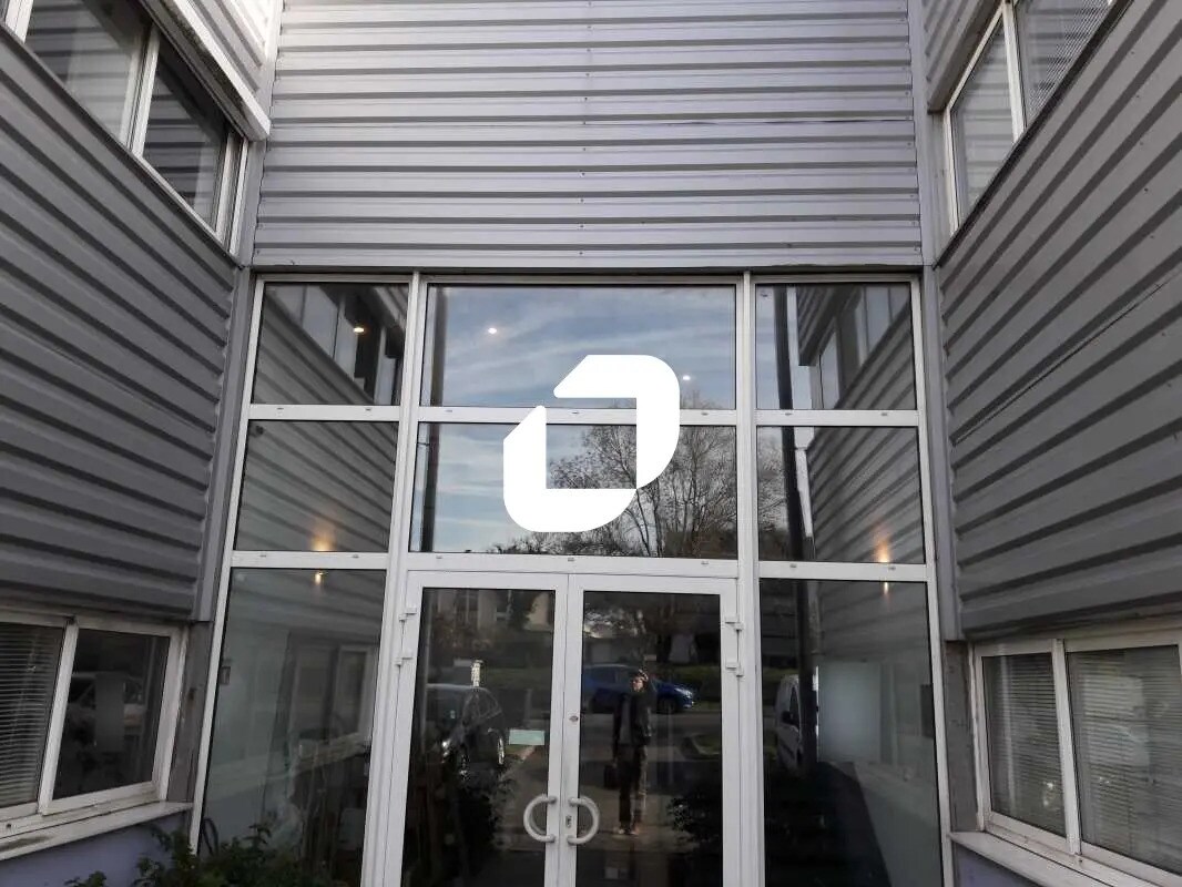Office in Lormont for sale Lobby- Image 1 of 14