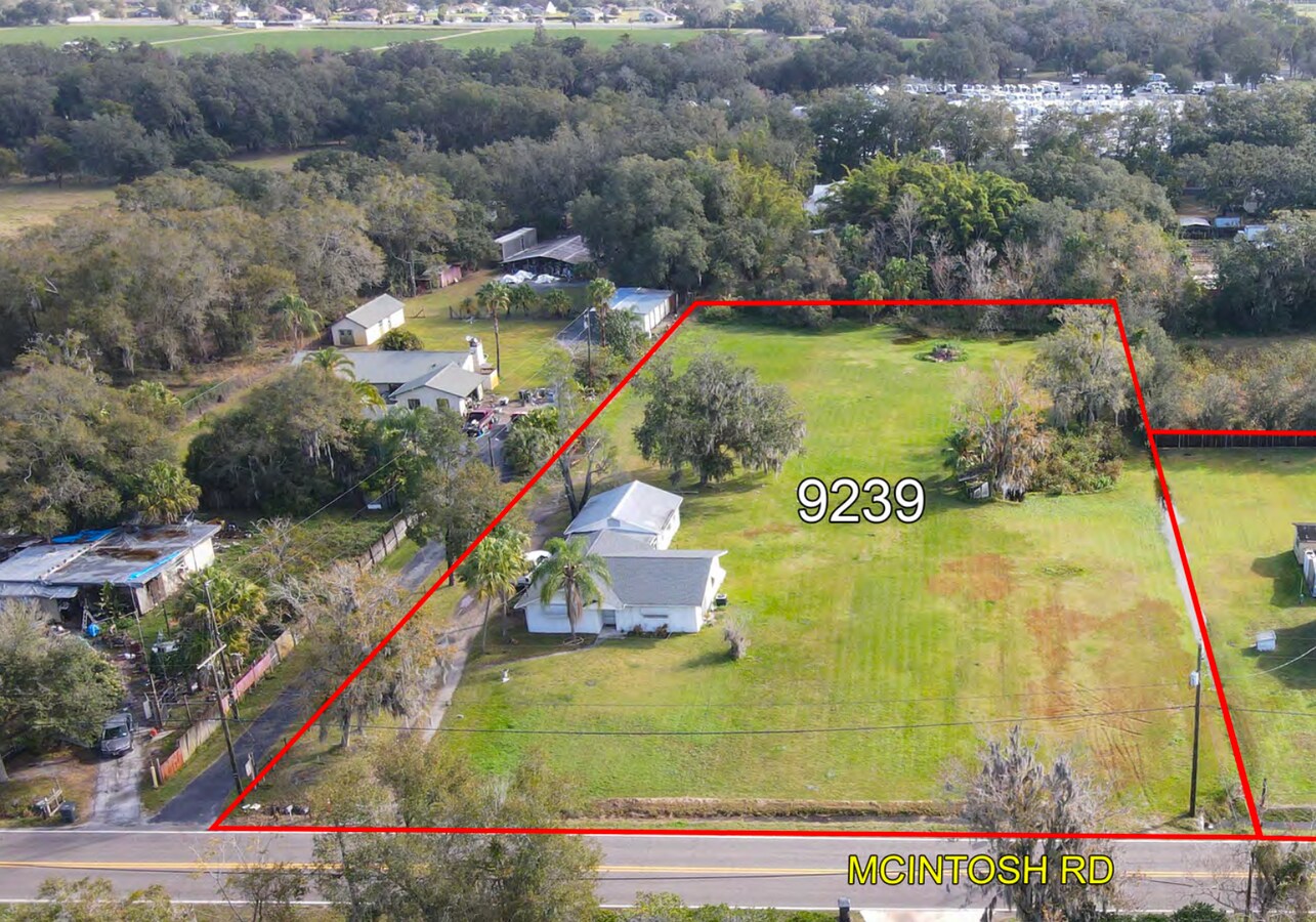 9239 McIntosh Rd, Dover, FL 33527