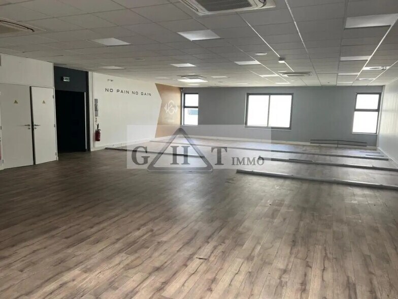 Office in Champigny-sur-Marne for lease - Interior Photo - Image 2 of 3