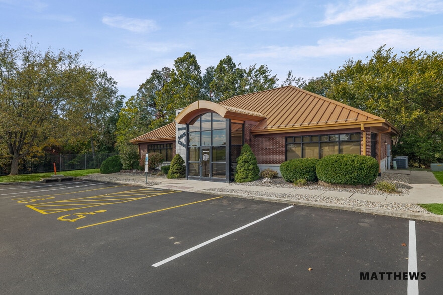 1950 Edwardsville Club Plz, Edwardsville, IL for sale - Building Photo - Image 2 of 3