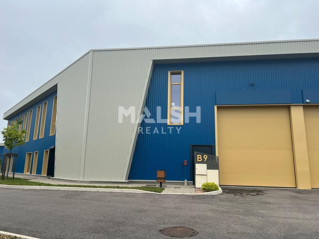 Flex in Saint-Bonnet-de-Mure for lease Building Photo- Image 1 of 6