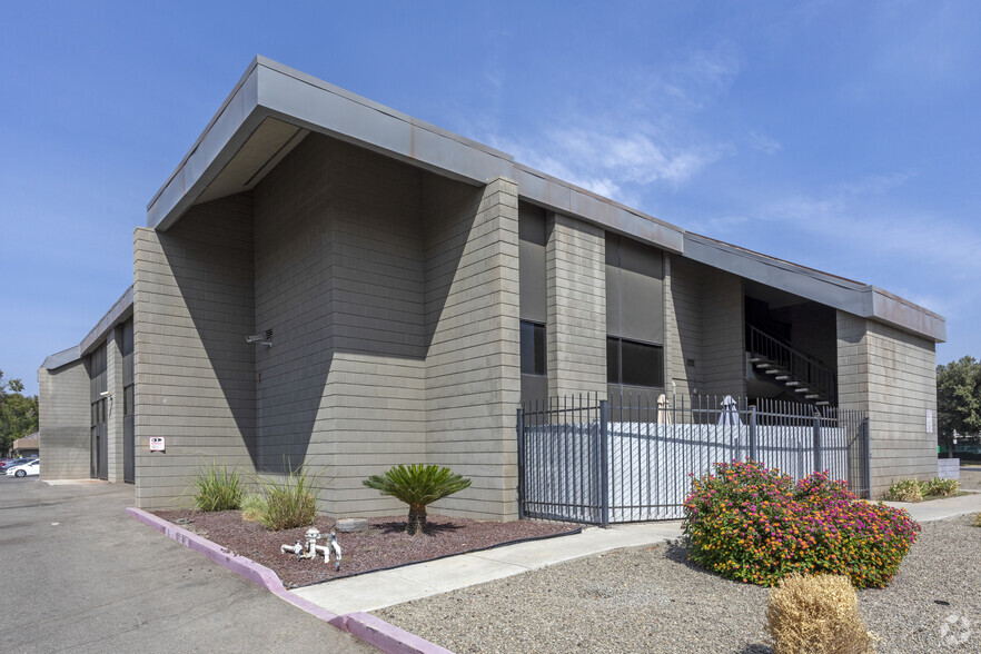 5110 E Clinton Way, Fresno, CA for lease - Building Photo - Image 3 of 4