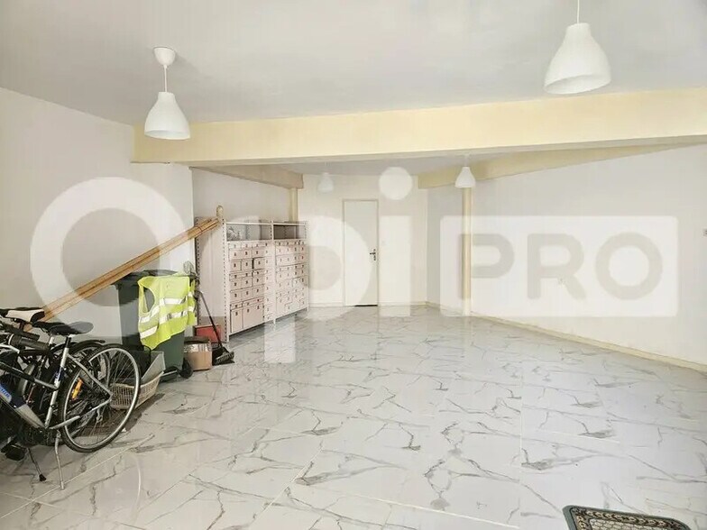 Retail in Le Bouscat for lease - Interior Photo - Image 2 of 4
