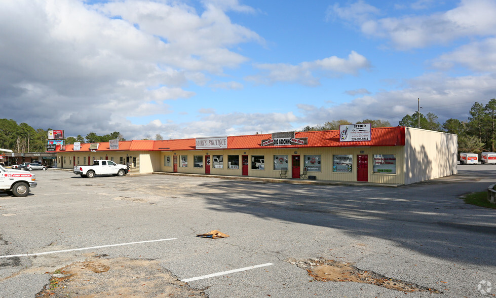 122 Lakes Blvd, Lake Park, GA for lease - Primary Photo - Image 1 of 5