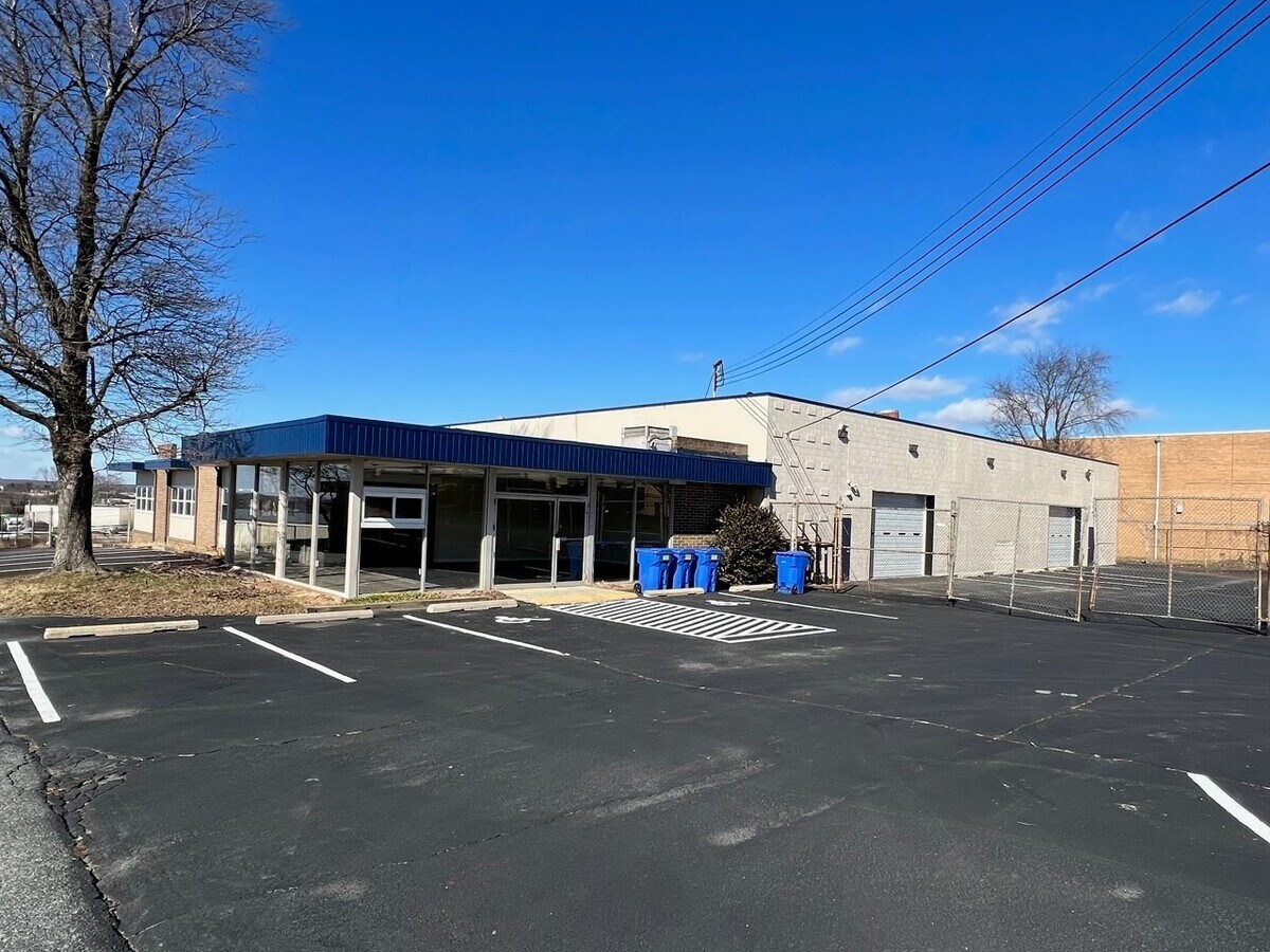 18960 Woodfield Rd, Gaithersburg, MD 20879