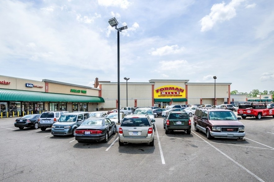 11854-11982 E Warren Ave, Detroit, MI for lease - Building Photo - Image 3 of 15