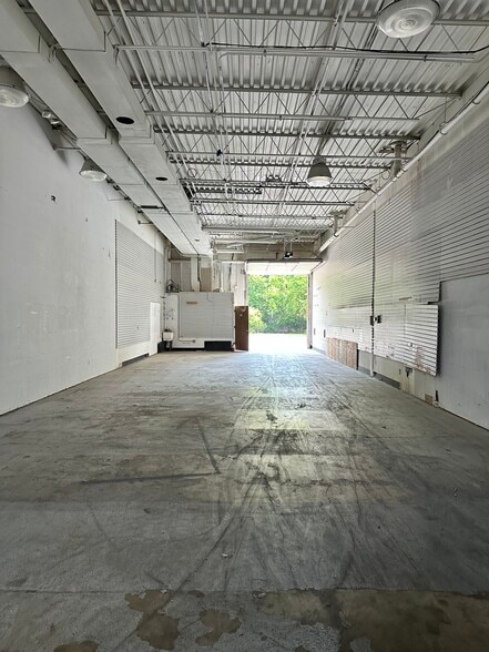 42120 Garfield Rd, Clinton Township, MI for lease - Interior Photo - Image 2 of 5