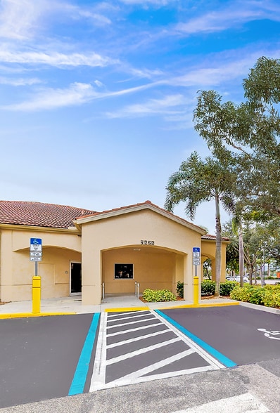 5626 Tavilla Cir, Naples, FL for sale - Building Photo - Image 3 of 3