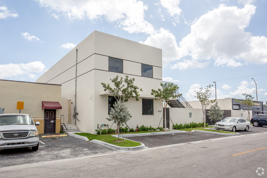 4733 E 10th Ln, Hialeah, FL for lease - Building Photo - Image 2 of 58