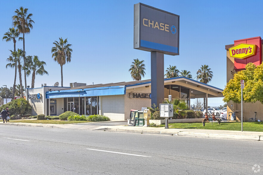 2680 Mount Vernon Ave, Bakersfield, CA for lease - Building Photo - Image 1 of 5