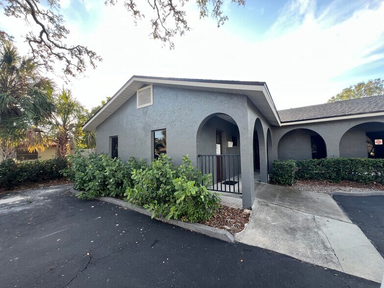 11520 Oakhurst Rd, Largo, FL for sale - Primary Photo - Image 1 of 1