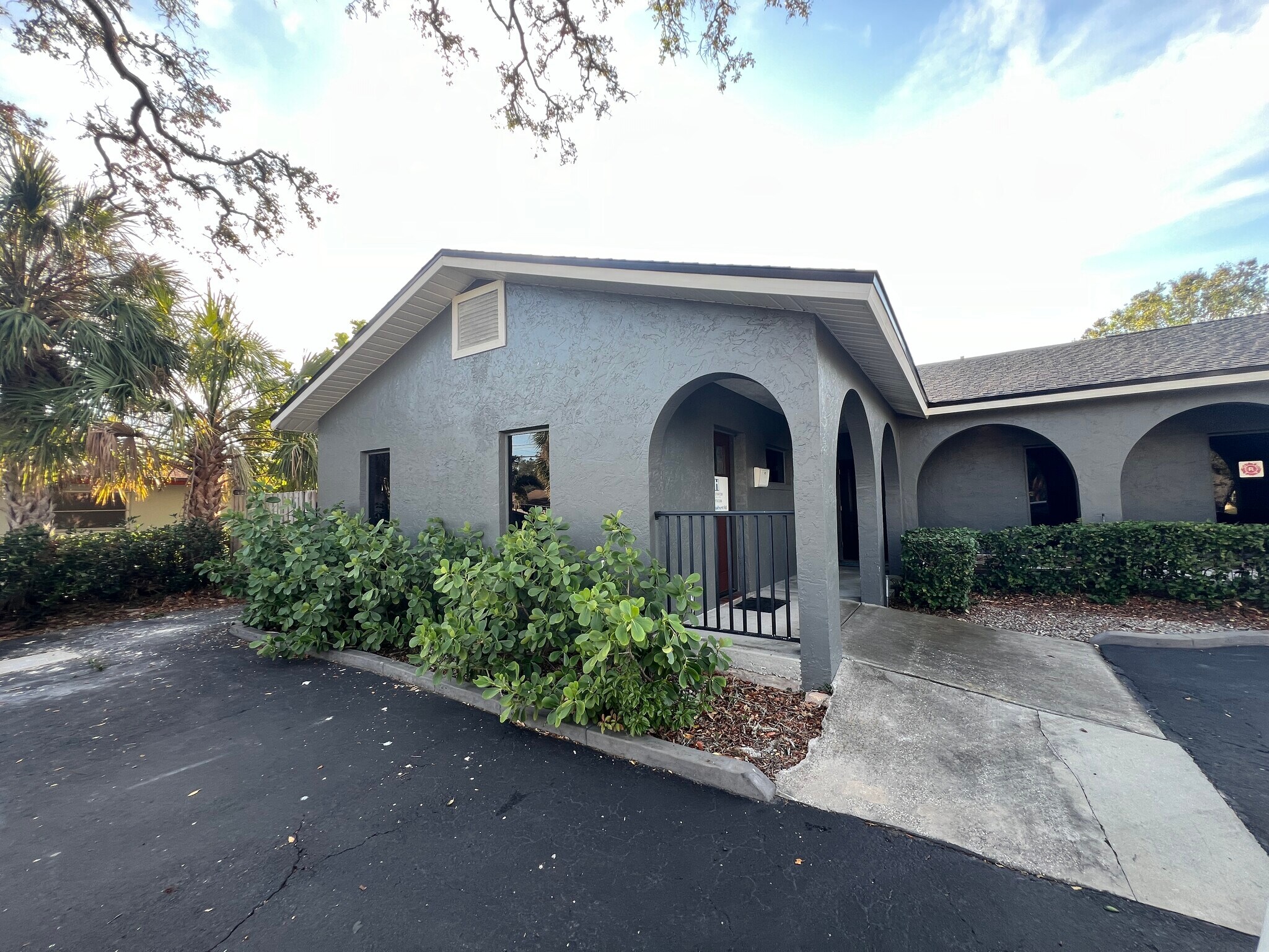 11516 Oakhurst Rd, Largo, FL for sale Primary Photo- Image 1 of 1