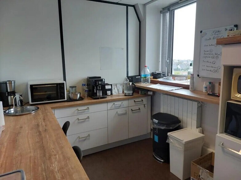 Office in Caen for lease - Interior Photo - Image 3 of 9