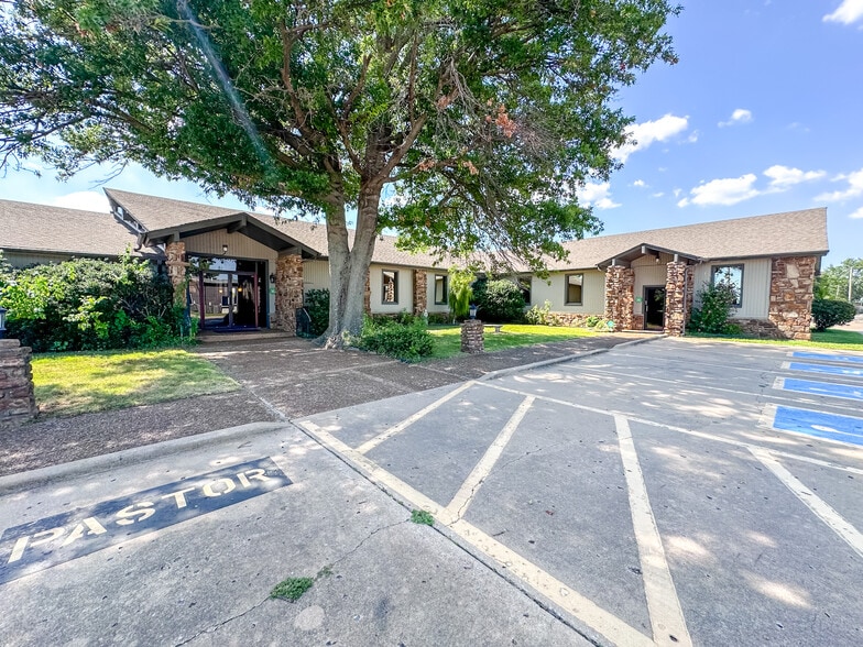 2833 W Main St, Jenks, OK for sale - Building Photo - Image 2 of 97