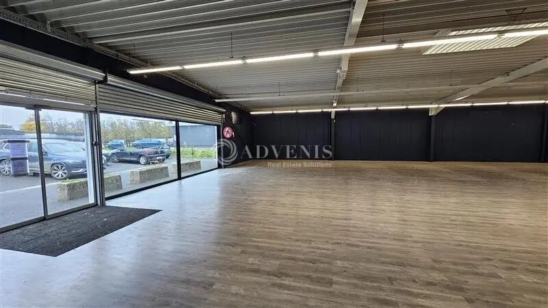 Retail in Seclin for lease - Interior Photo - Image 2 of 5