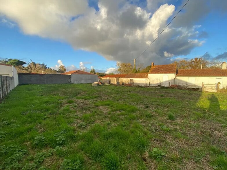 Land in Saint-Hilaire-de-Chaléons for sale - Building Photo - Image 2 of 3