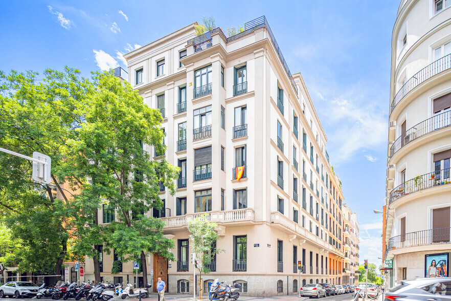 Multifamily in Madrid, MAD for sale - Primary Photo - Image 1 of 1