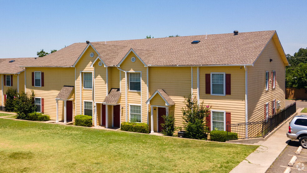 6134 N MacArthur Blvd, Warr Acres, OK for sale - Primary Photo - Image 1 of 1