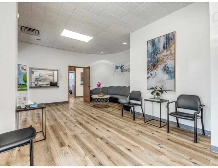 13509 N Meridian Ave, Oklahoma City, OK for lease - Building Photo - Image 1 of 10