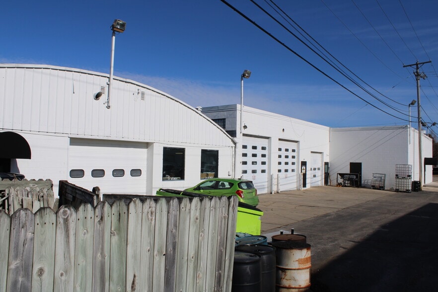 24 E Scott St, Fond Du Lac, WI for lease - Building Photo - Image 2 of 6