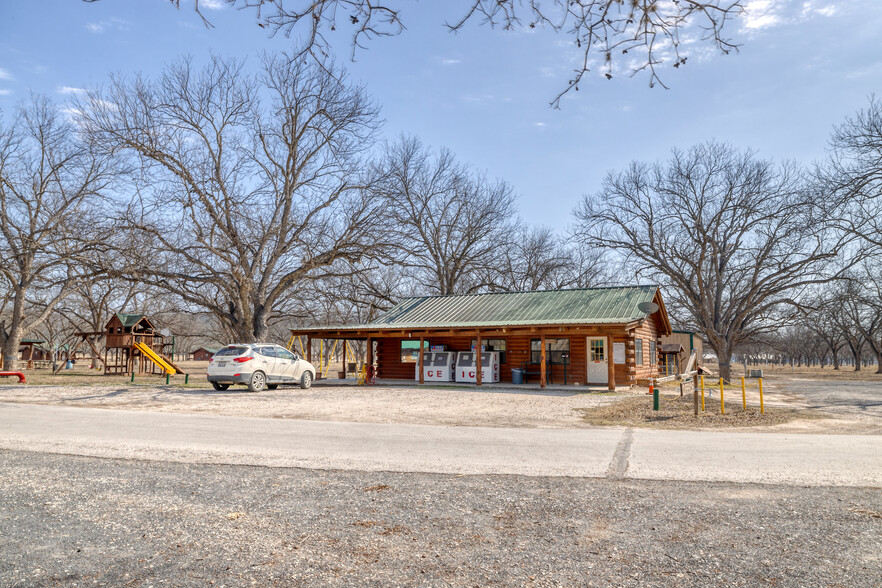 144 E Ranch Rd, Leakey, TX for sale - Building Photo - Image 1 of 1