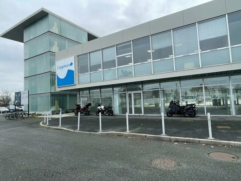 Office/Retail in Mérignac for lease - Building Photo - Image 2 of 6