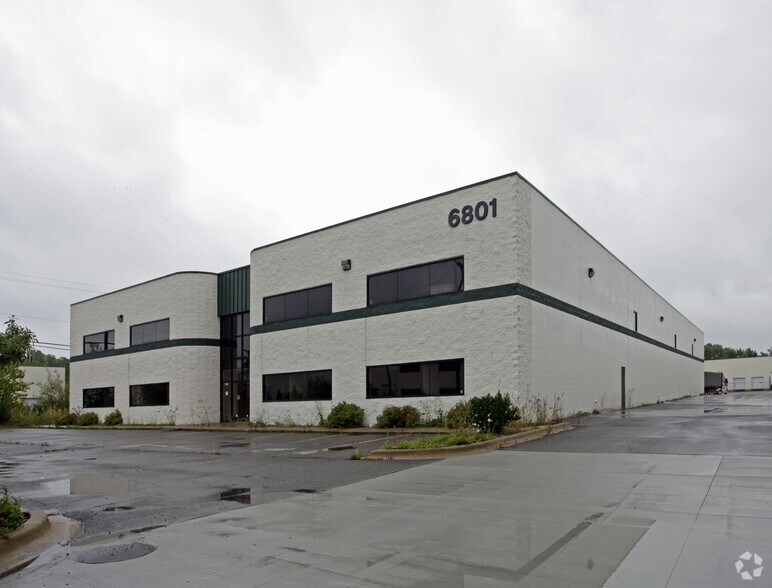 6801 Cypress Rd, Romulus, MI for sale - Primary Photo - Image 1 of 1