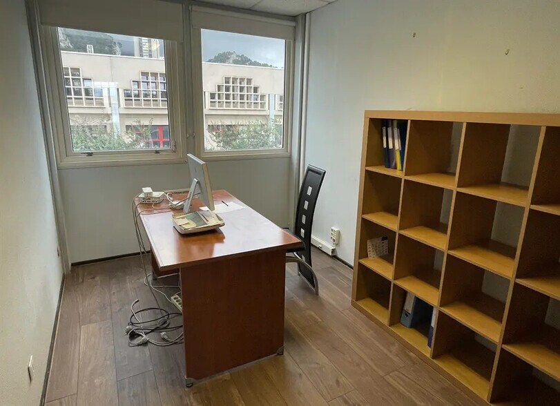 Flex in for lease - Interior Photo - Image 3 of 3