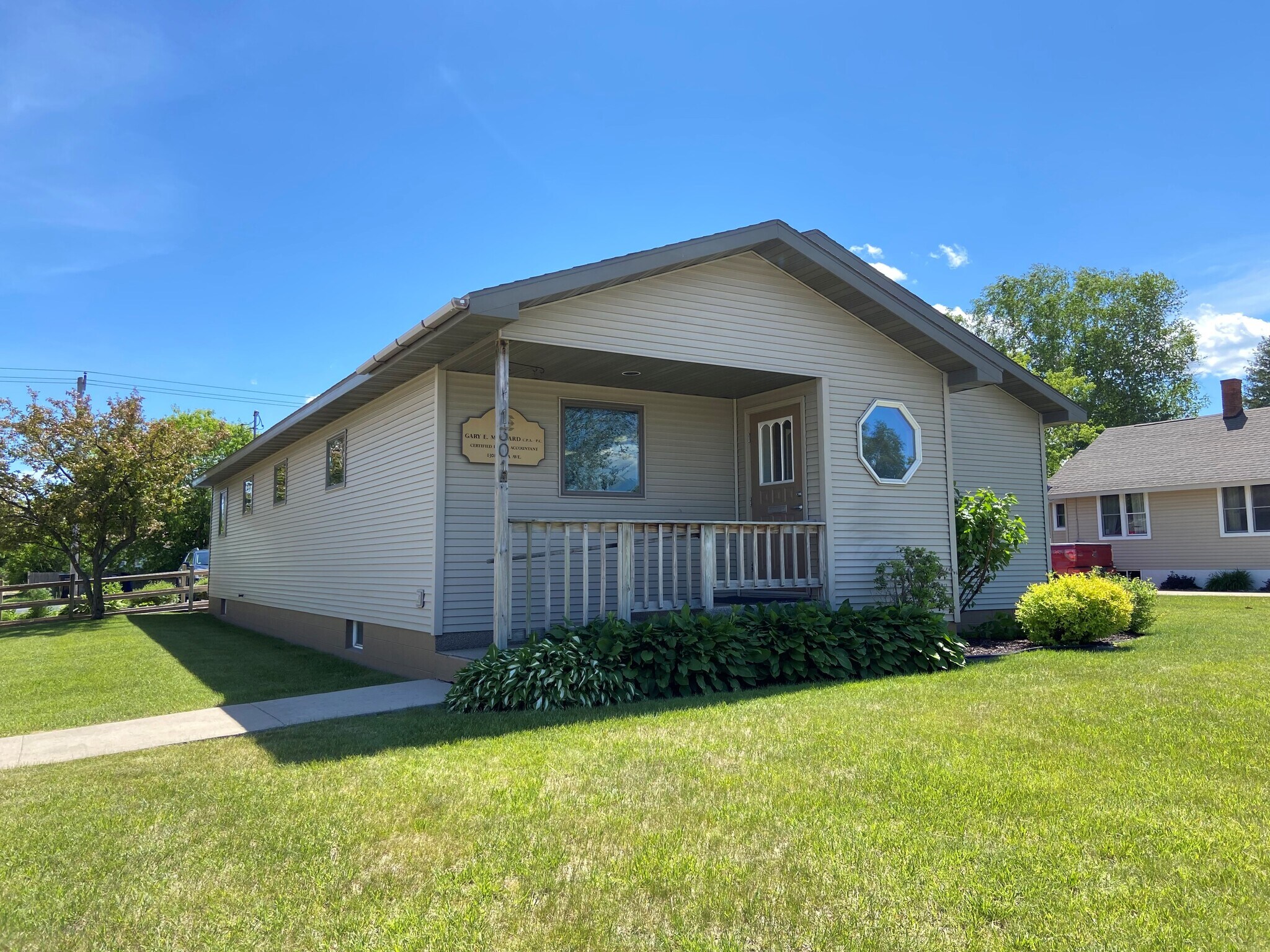 1301 Delta Ave, Gladstone, MI for sale Primary Photo- Image 1 of 1