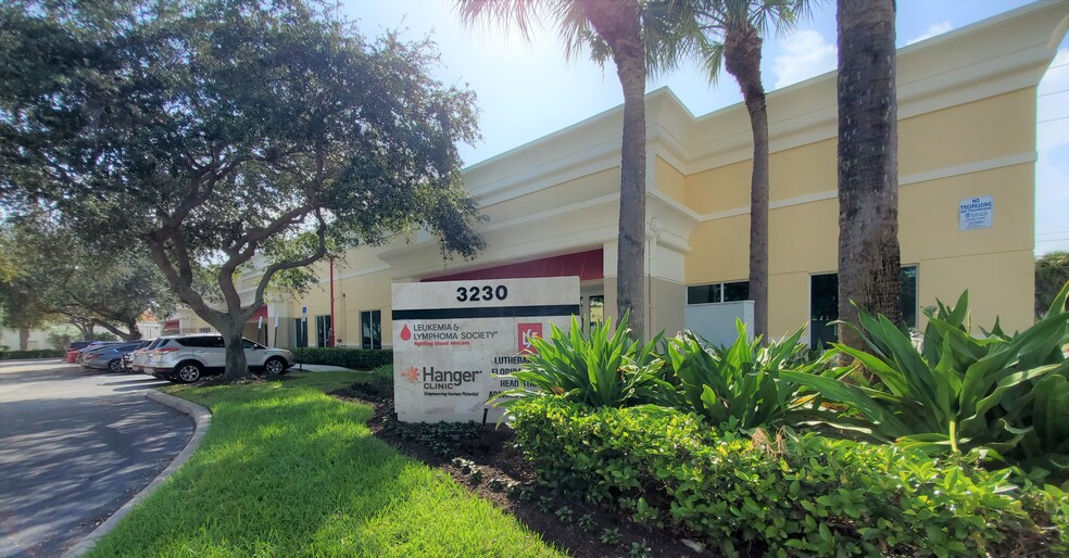 3230 Commerce Pl, West Palm Beach, FL for sale - Primary Photo - Image 1 of 1