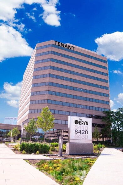 8410 W Bryn Mawr Ave, Chicago, IL for lease - Building Photo - Image 3 of 5