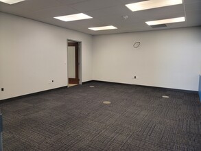 300 S Washington Sq, Lansing, MI for lease Interior Photo- Image 1 of 8